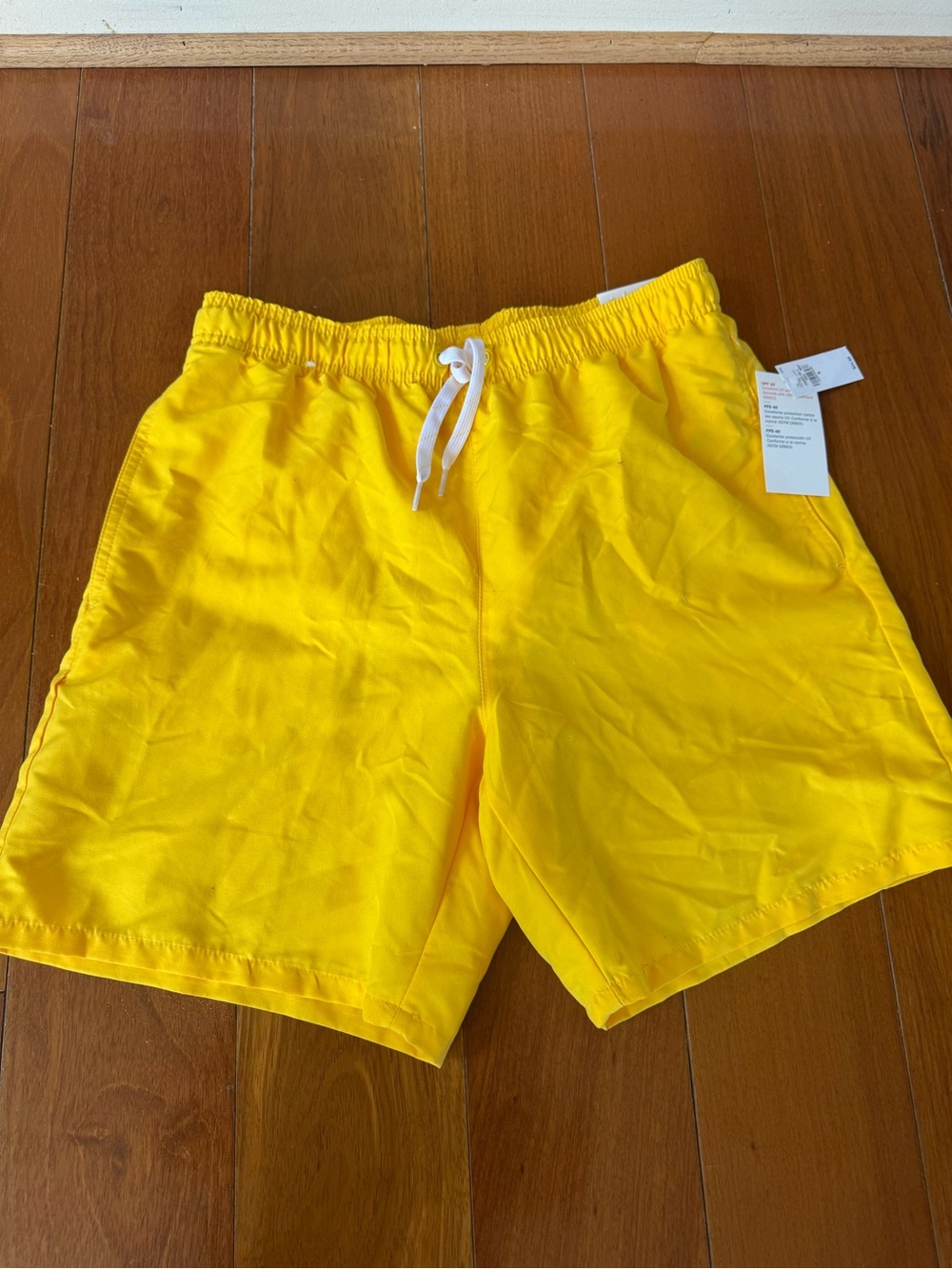 Old Navy Yellow Swim Trunks Mens Small
NWT Mesh Lined UPF 40